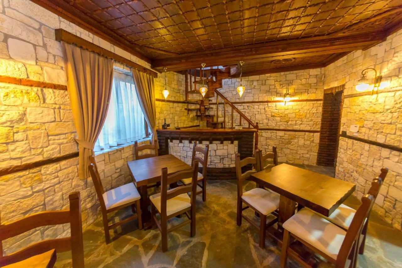 Heraklis Hotel Berat Exteriör bild