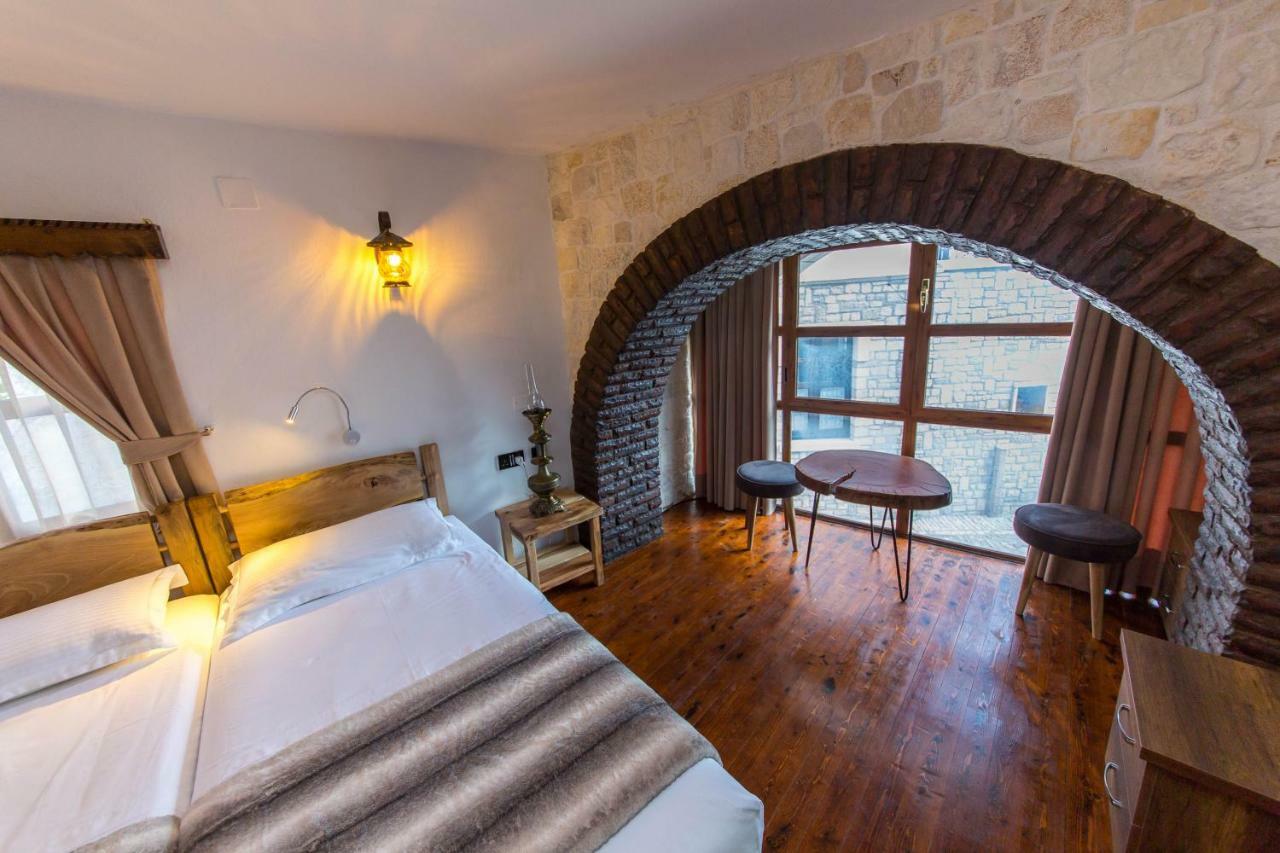 Heraklis Hotel Berat Exteriör bild