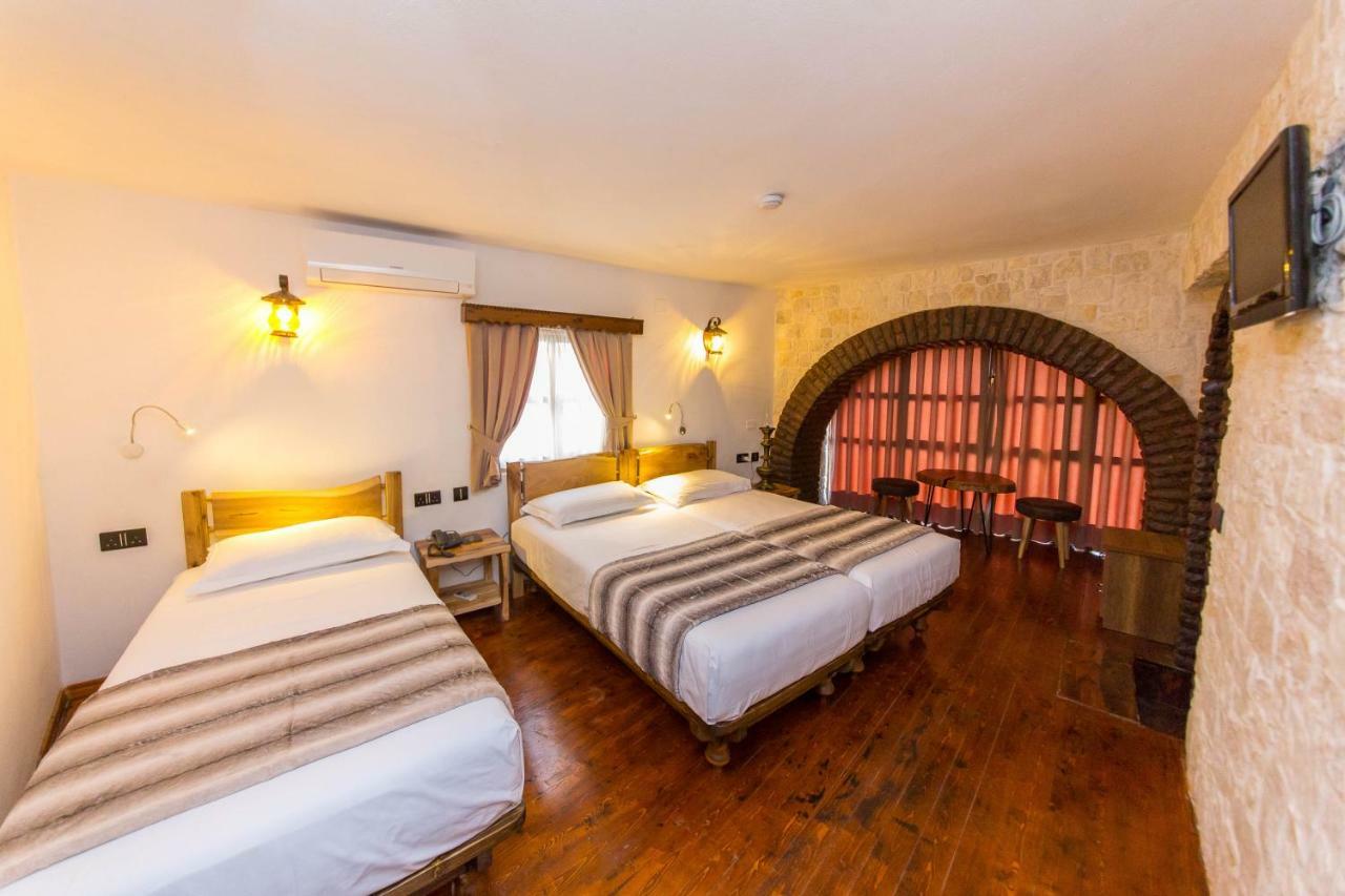 Heraklis Hotel Berat Exteriör bild