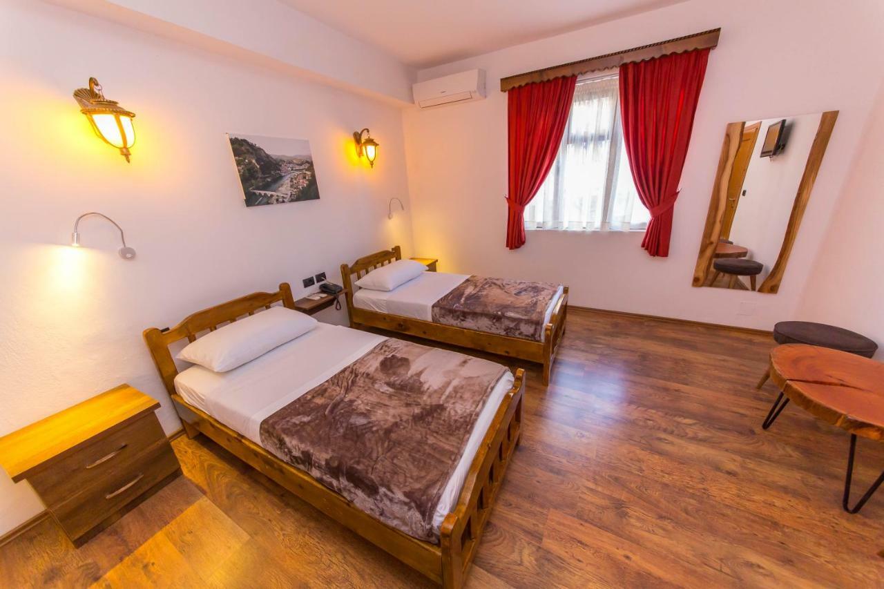 Heraklis Hotel Berat Exteriör bild