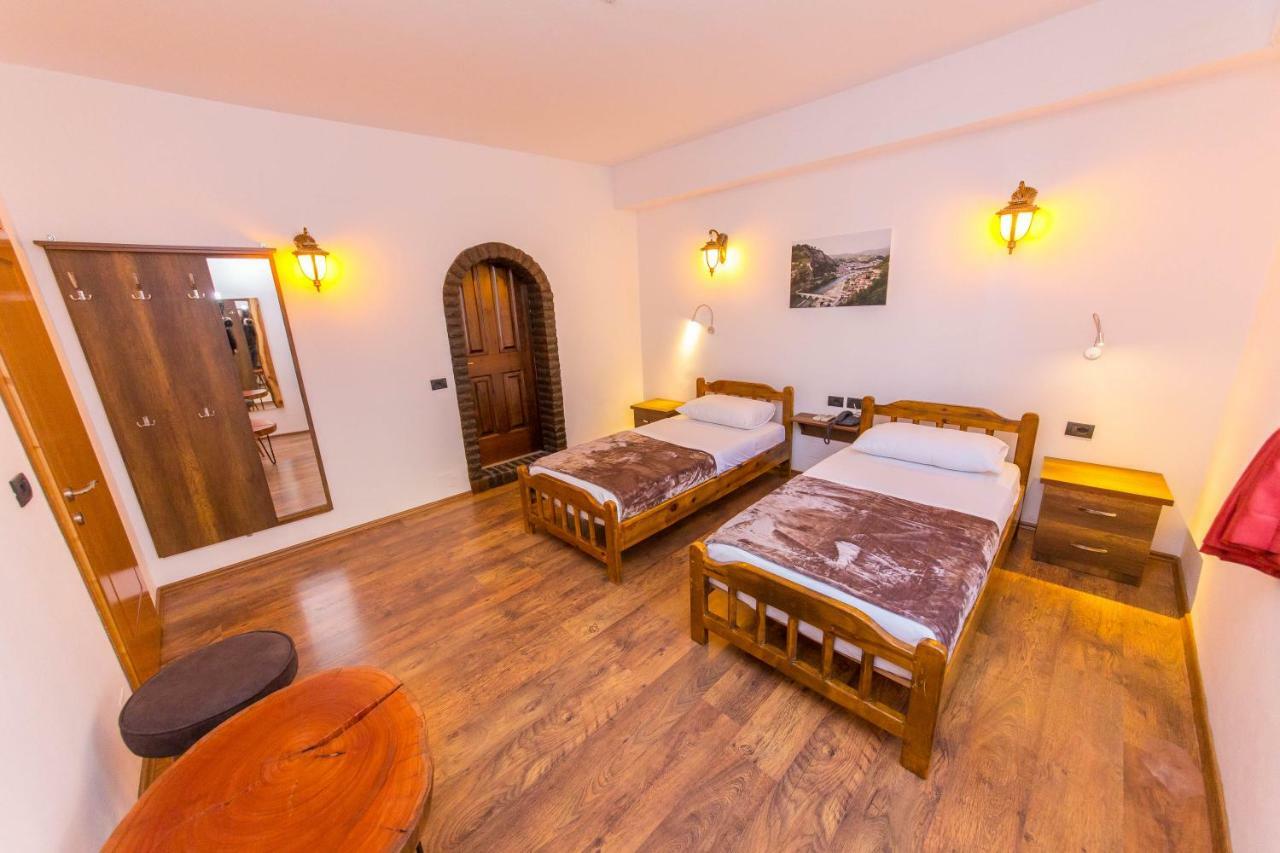 Heraklis Hotel Berat Exteriör bild