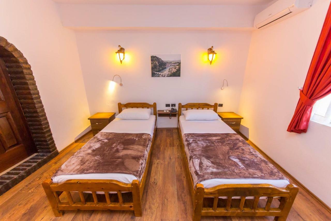 Heraklis Hotel Berat Exteriör bild