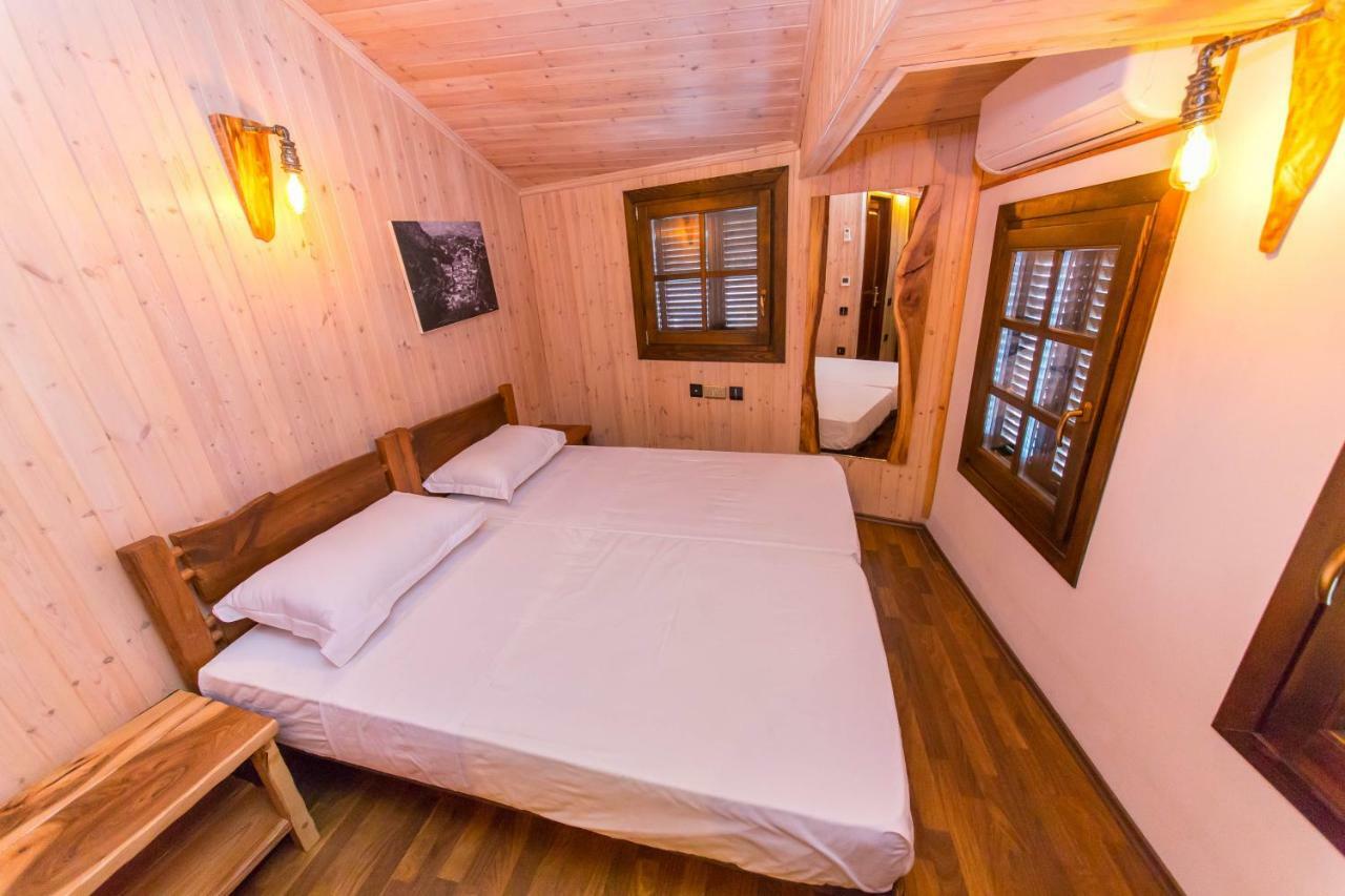 Heraklis Hotel Berat Exteriör bild