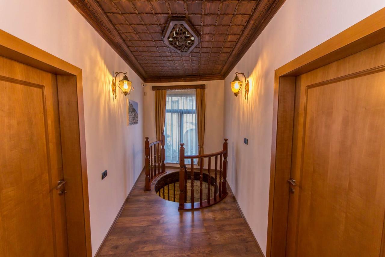 Heraklis Hotel Berat Exteriör bild